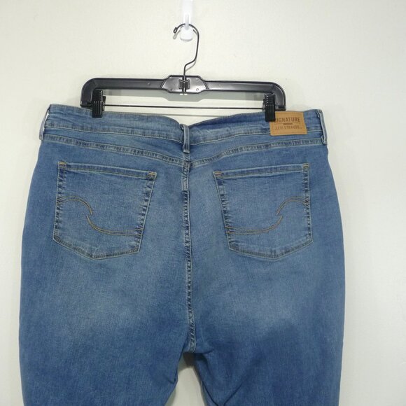 Levi's Signature Mid-rise Capri SIZE 22 STRETCH - Picture 6 of 8